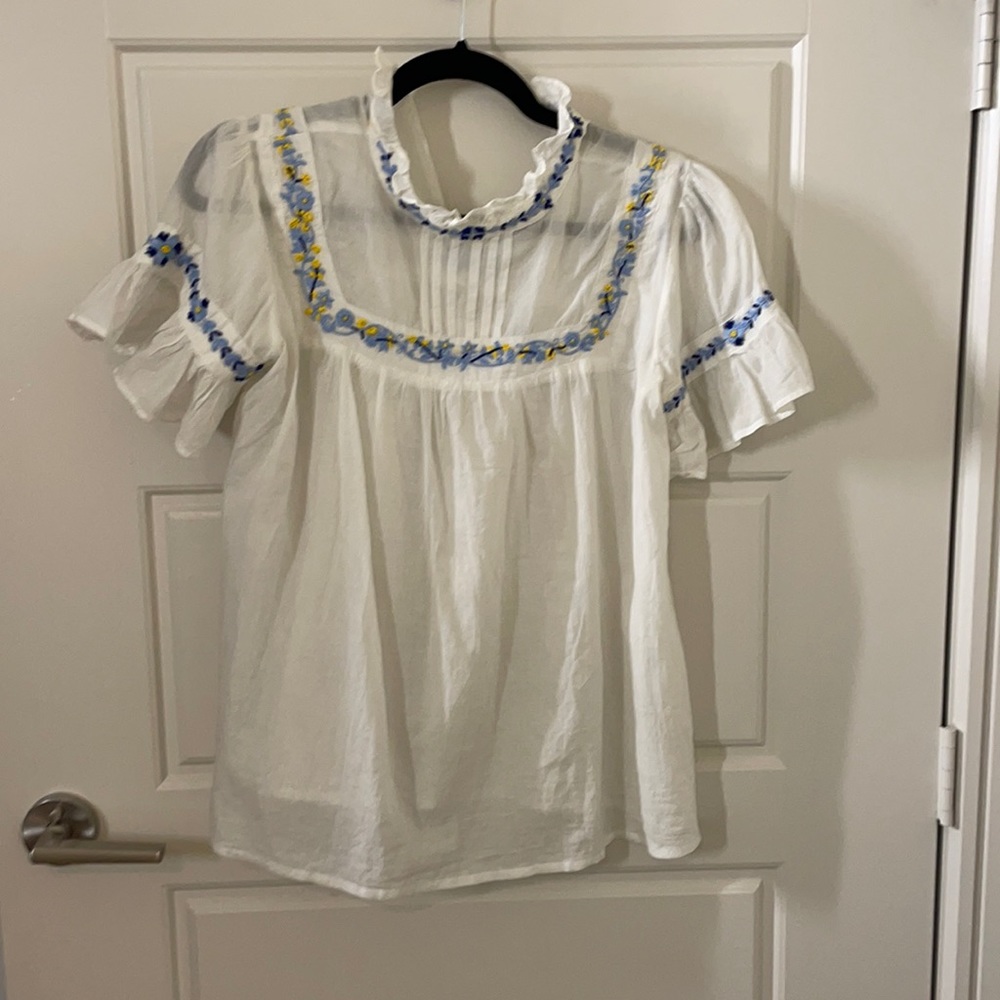 Banjanan cotton / linen embroidered top